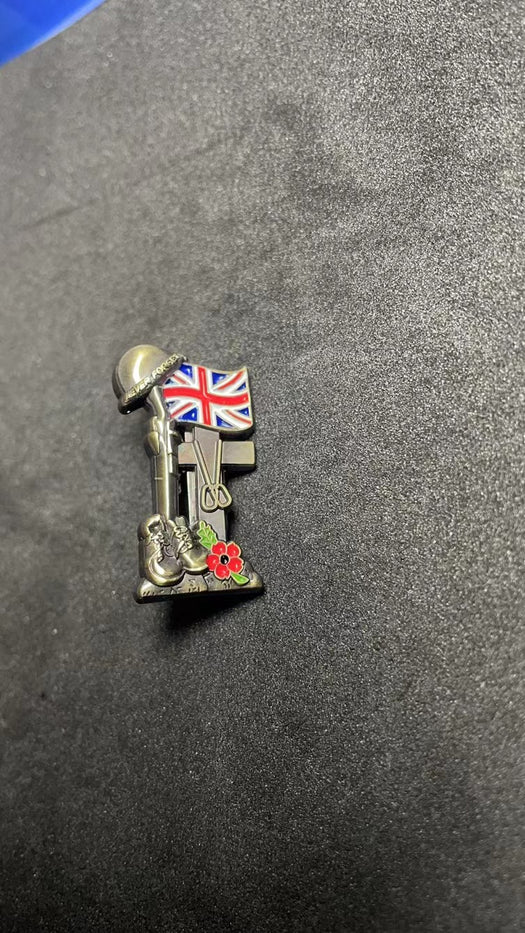 China Factory Custom Zinc Alloy Metal 3D Badge Soft Enamel Lapel Pins